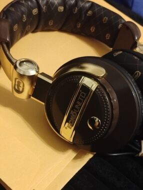 MARC ECKO LIMITED HEADPHONES EXCELLENT CONDITION